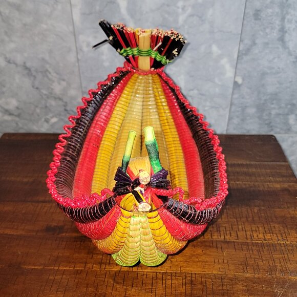 Fruit Basket Made by Uros People from the Floating Villages of Lake Titicaca - Picture 2 of 6